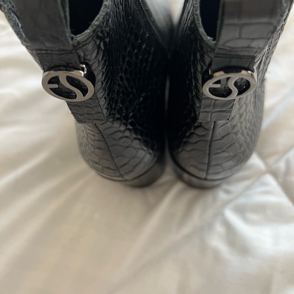 Black Boots - Picture 3 of 7